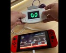 Un moddeur utilisant le câble de liaison de la Nintendo Game Boy Advance pour utiliser la GBA comme manette pour la Nintendo Switch