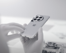 Le OnePlus 12 est déjà disponible en finitions noire et verte. (Source de l'image : OnePlus)