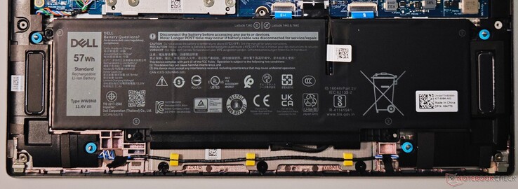La batterie de 57 Whr offre une autonomie suffisante pour une journée de travail moyenne