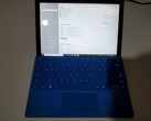 Un échantillon d'ingénierie de Microsoft Surface Pro 8 apparaît sur eBay pour 1 300 $US. (Source de l'image : eBay)