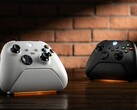 Le socle de charge 8BitDo Ultimate pour manettes Xbox en blanc et noir.