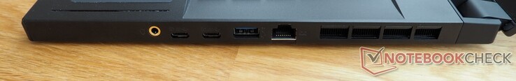 Côté droit : Prise audio, 2x USB-C 3.2 Gen 2 incl. DisplayPort, USB-A 3.2 Gen 2, RJ45 LAN