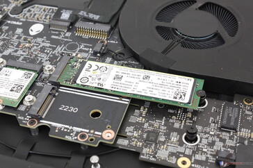 Prend en charge jusqu'à 2 SSD M.2 2280 PCIe4 x4...