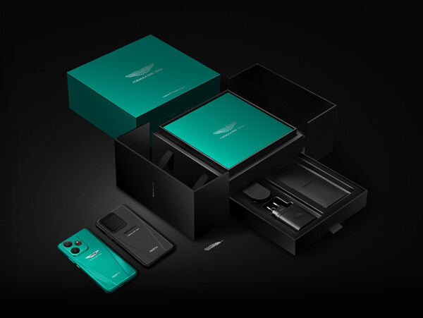 Le Realme GT 7 Dream Edition est livré dans une boîte de vente au détail spéciale. (Source de l'image : Realme)