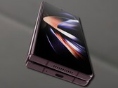 La couture de l'écran était clairement visible sur le Samsung Galaxy Z Fold4. (Image source : Samsung/Notebookcheck - edited)