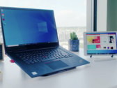 Un ordinateur portable Windows couplé sans fil avec l'adaptateur Luna Display à un iPad. (Image : Luna Display)