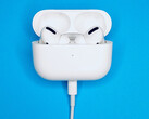 Les AirPods Pro personnalisés pourront être commandés avant que Apple ne supprime Lightning au profit de l'USB Type-C. (Image source : John Smit)