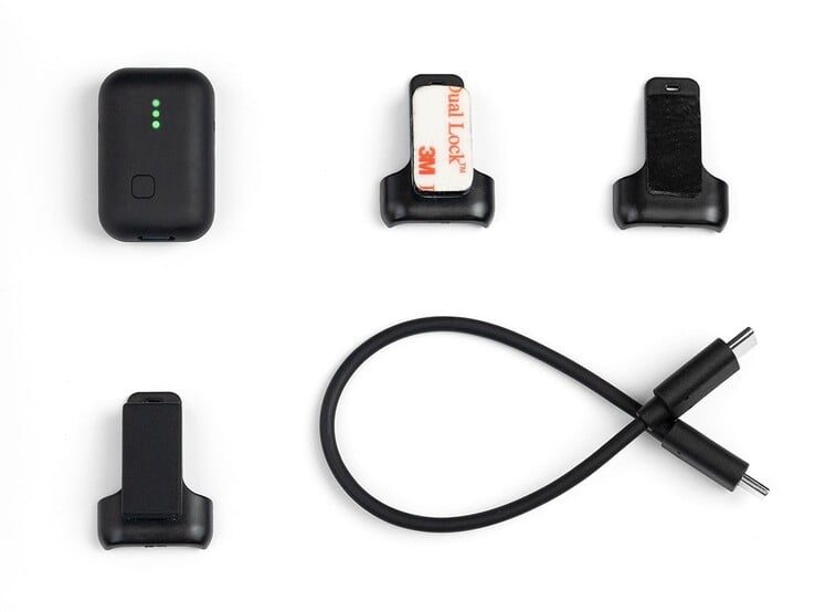 L'enregistreur audio Zoom Instamic Pro Plus C est livré avec trois options de montage et un câble de charge USB-C. (Source de l'image : Zoom)