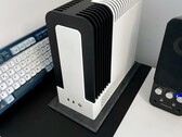Le Monochrome 2 est un PC SFF AMD Ryzen AI Max+ 395 sans ventilateur. (Source de l'image : TheJiral via smallformfactor.net)