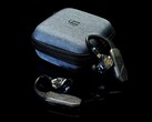 Le Go Pod Air d'iFi se connecte aux écouteurs via un connecteur à 2 broches ou un connecteur MMCX. (Source de l'image : iFi Audio)