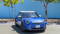extérieur de la Mini Cooper électrique 2024 (Source : CAR Magazine)
