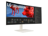 L'écran UltraWide 38WR85QC-W est peut-être un moniteur professionnel, mais il a aussi les qualités requises pour les jeux. (Source de l'image : LG)