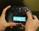 Essai pratique à la Gamescom : cette manette est équipée d'un écran, d'un système d'exploitation et d'une puce Raspberry Pi