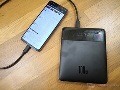 el banco de energía Baseus Blade de 100 W puede recargar tu Ultrabook tan rápido como una toma de corriente de CA normal