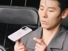 Une autre fuite montre le dos supposé redessiné du OnePlus 13T (Source de l'image : 纵有西风起 sur Weibo)