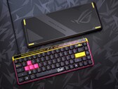 Le nouveau Asus ROG Falchion Ace HFX ZywOo Edition présente un design rafraîchi avec des accents jaunes et roses. (Source de l'image : Asus)