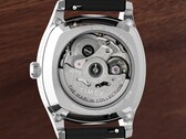 Vue arrière de la Timex Marlin Chatham Automatic montrant son mouvement automatique Miyota à travers le fond transparent du boîtier