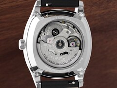 Vue arrière de la Timex Marlin Chatham Automatic montrant son mouvement automatique Miyota à travers le fond transparent du boîtier