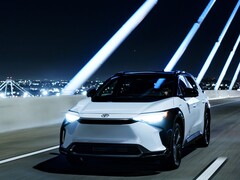 Le nouveau SUV électrique à trois rangées de batteries de Toyota suivra le bZ4X (ci-dessus). (Source de l'image : Toyota)