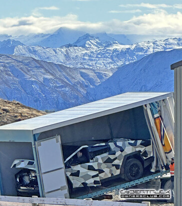 Des photos espions ont confirmé que le coffre du Cybertruck sera similaire à celui du Ford F-150. (Source de l'image : Cybertruck Owners Club)