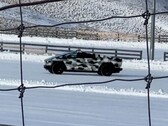 Tesla teste actuellement les performances hivernales du Cybertruck avant sa sortie prévue en août. (Source de l'image : @CybertruckNZ sur Twitter)