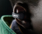 Les écouteurs Ultra Open Earbuds sont dotés d'un "logo collaboratif" de Bose et Kith. (Source de l'image : Kith)