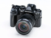 L'OM System OM-1 II conserve en grande partie le même format compact M43 que son prédécesseur. (Source de l'image : OM System)