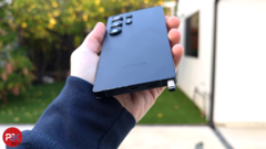 Le S25 Ultra après le test de chute. (Source de l'image : PBKReviews via YouTube)