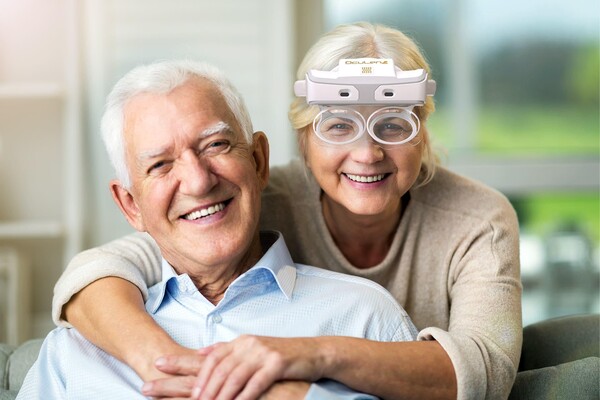 Le casque Ocutrx OcuLenz AR/XR permet aux patients de voir le monde dans son intégralité. (Source : Ocutrx)