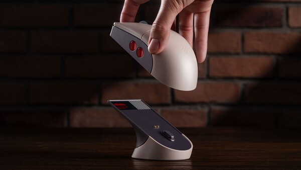 La souris 8BitDo Retro R8 Mouse - N Edition a un design inspiré de la NES. (Source de l'image : 8BitDo)