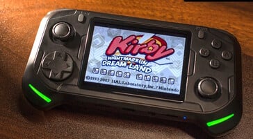 La console Abxylute E1 peut exécuter des jeux classiques sur son écran LCD 640 x 480. (Source de l'image : Abxylute)