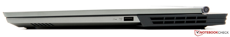 Côté droit : USB 3.1 Gen 1, grille de ventilateur.