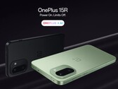 Le OnePlus 15R en noir charbon et vert menthe.