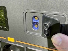 Ports de batterie auxiliaire et d'assistance au démarrage sous le capot