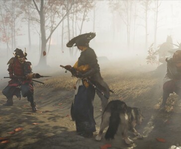 Atsu, la femme samouraï, se tient prête dans une forêt brumeuse avec son compagnon loup, entourée de guerriers ennemis. (Source de l'image : Sucker Punch Productions)