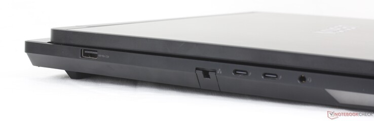 À gauche : USB-A (10 Gbps), RJ-45, 2x USB-C Thunderbolt 4 avec DisplayPort 2.1 + Power Delivery 3.0 140 W), casque 3,5 mm