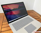 La série des Surface Laptop a besoin d'un rafraîchissement de son design, comme le montre la photo du Surface Laptop 5 15. (Source de l'image : Notebookcheck)