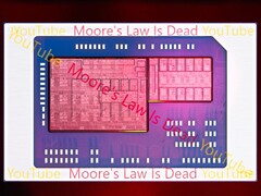 Le CCD Zen 6 à 12 cœurs, en haut à droite à côté du grand IOD, mesurerait environ 75 mm2. (Source de l'image : Moore's Law Is Dead)