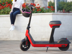 Le Fucare HU3 Pro peut être utilisé comme un mini-vélo assis ou un scooter électrique. (Image source : Fucare)