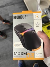Glorious Model O3 gaming mouse leak box front. (Source de l'image : @therightclicks sur X)