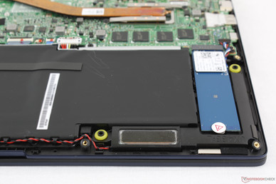 Haut-parleurs de l'Asus ZenBook UX433FA positionnés le long du bord avant. Haut-parleurs de l'Asus ZenBook UX433FA positionnés le long du bord avant.