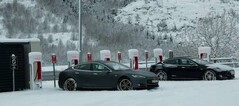 Les Teslas sont souvent immobilisées par grand froid, car elles ne se rechargent pas tant que les batteries ne se réchauffent pas. (Source de l'image : Forbes)