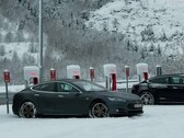 Les Teslas sont souvent immobilisées par grand froid, car elles ne se rechargent pas tant que les batteries ne se réchauffent pas. (Source de l'image : Forbes)