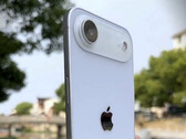 L'iPhone 17 Air pourrait proposer la recharge MagSafe et un accessoire d'extension de la batterie en option. (Source de l'image : Majin Bu)