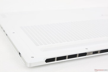 Le panneau inférieur est étonnamment plat pour un profil très fin