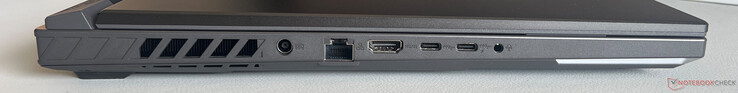À gauche : bloc d'alimentation, Gigabit-Ethernet, HDMI 2.1 FRL, USB-C 4.0 (40 GBit/s, DisplayPort 2.1), USB-C 4.0 (40 GBit/s, DisplayPort 2.1, Power Delivery), prise audio 3,5 mm)