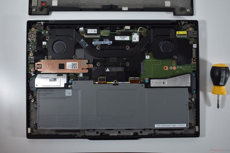 Lenovo ThinkPad X1 Carbon Gen 13 : Version en magnésium sans antennes 5G/WWAN.