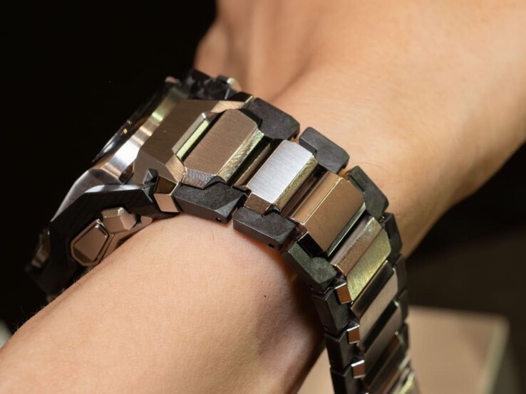 Photo du bracelet extérieur de la montre Casio G-Shock MTG-B4000D-1A. (Source : Impress Watch)