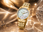 La montre Citizen EM1232-59D est dotée d'un boîtier de 30 mm