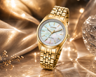 La montre Citizen EM1232-59D est dotée d'un boîtier de 30 mm